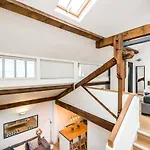 Host Apartments - Loft Apt In L1 - Walk Everywhere